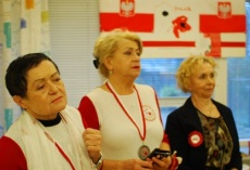 Kolacja z patriotycznymi pieśniami...